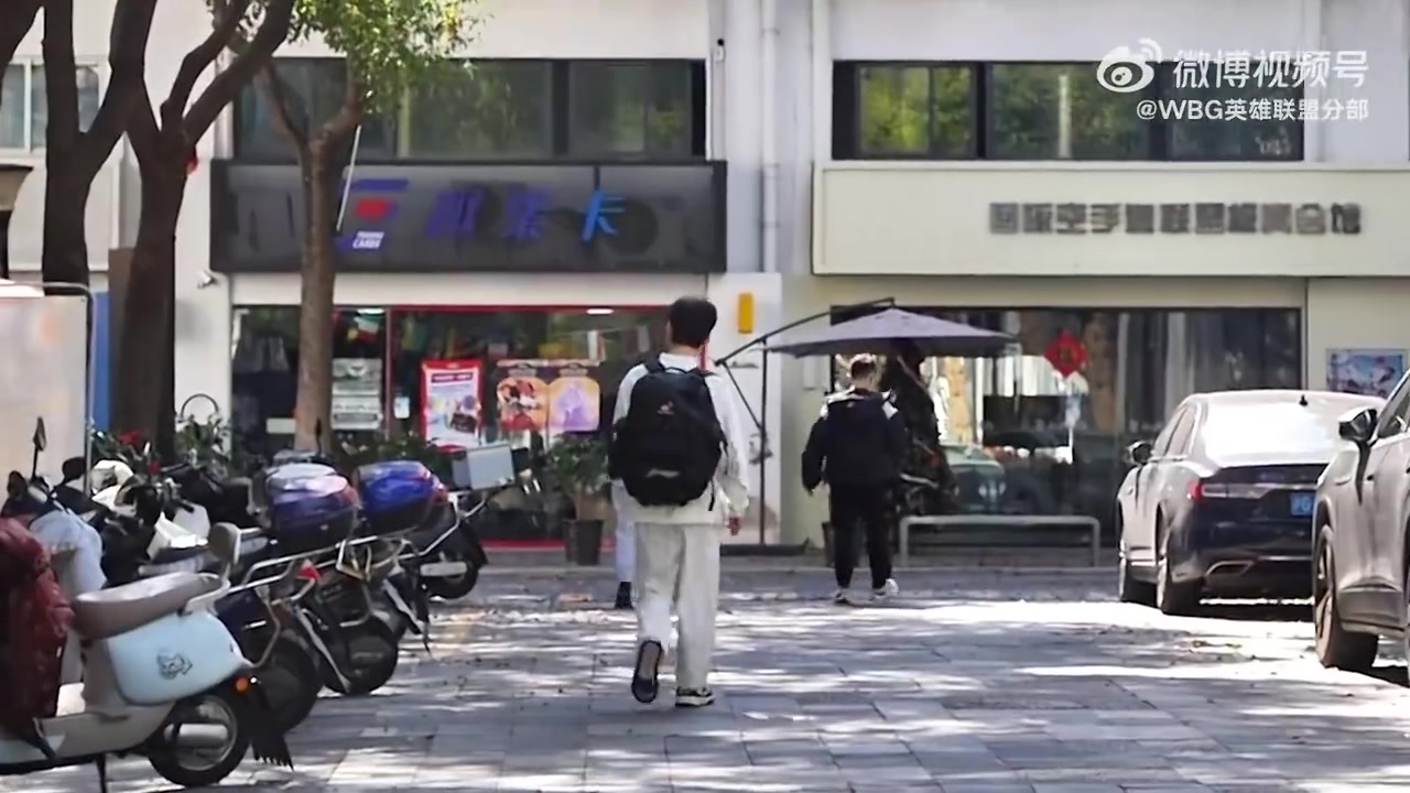 谈球吧体育app官网WBG发布小组赛Vlog：小天在电梯口遇到369和JKL